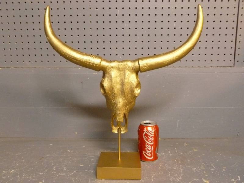 lot 5 image: Mantle Decoration