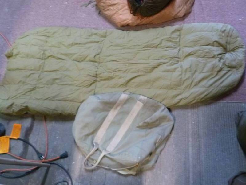 lot 37 image: Vintage Military Sleeping Bag