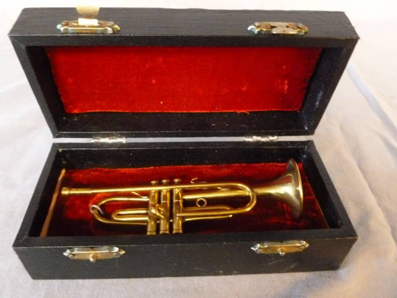 lot 41 image: Salesman Sample