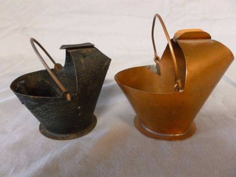 lot 44 image: Vintage Ashtrays