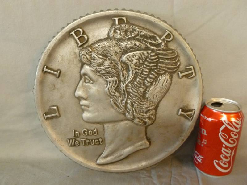lot 86 image: Vintage Wall Decoration