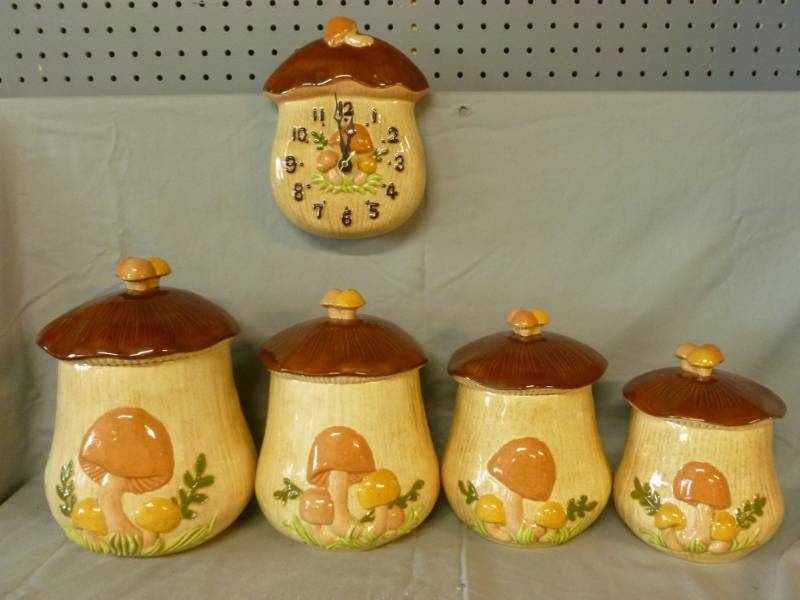 lot 89 image: Vintage Kitchen