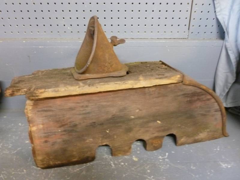 lot 103 image: Antique Corn Sheller Spout