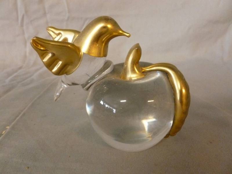 lot 104 image: Paper Weight