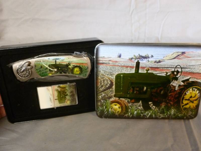 lot 121 image: John Deere Collectible