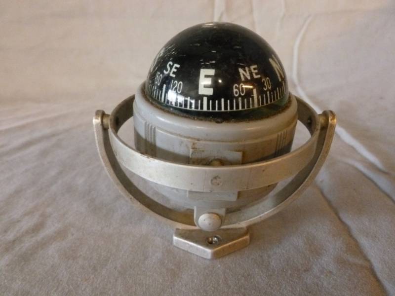 lot 146 image: Vintage Compass