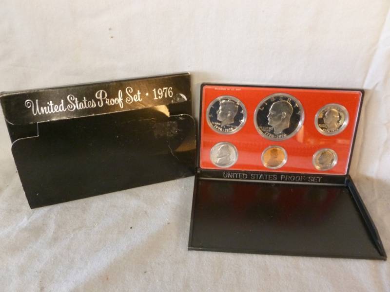 lot 151 image: Coin Set