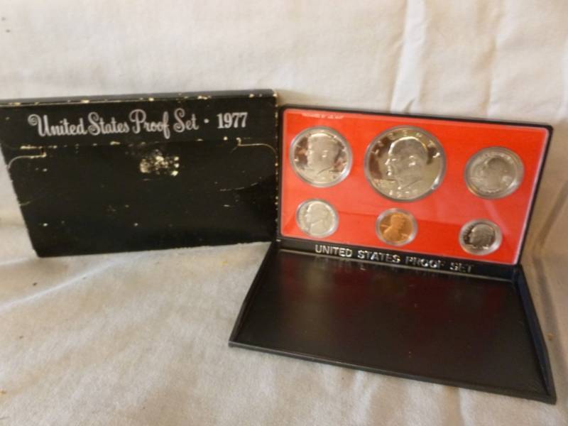 lot 152 image: Coin Set