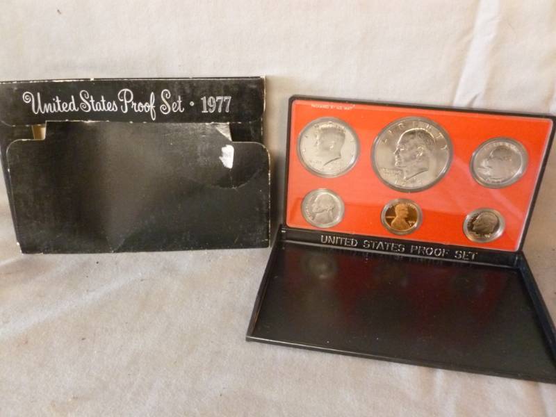 lot 153 image: Coin Set