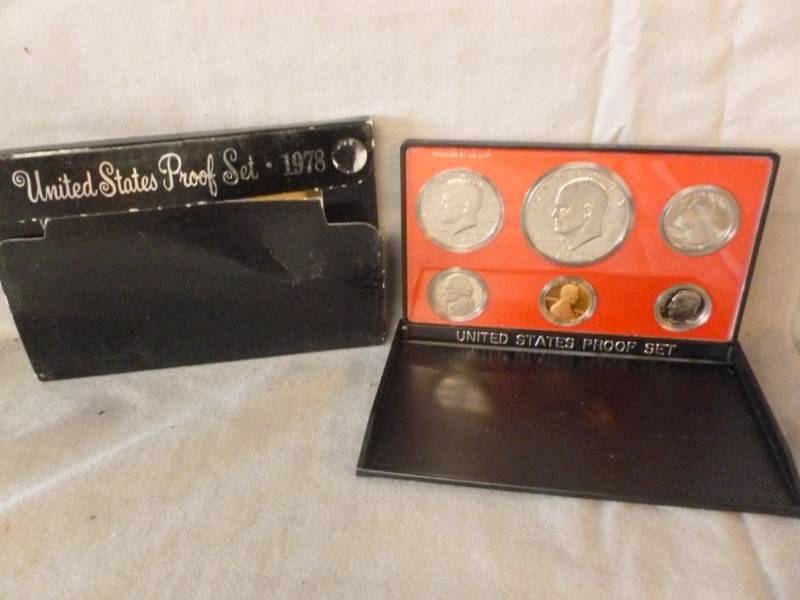 lot 154 image: Coin Set