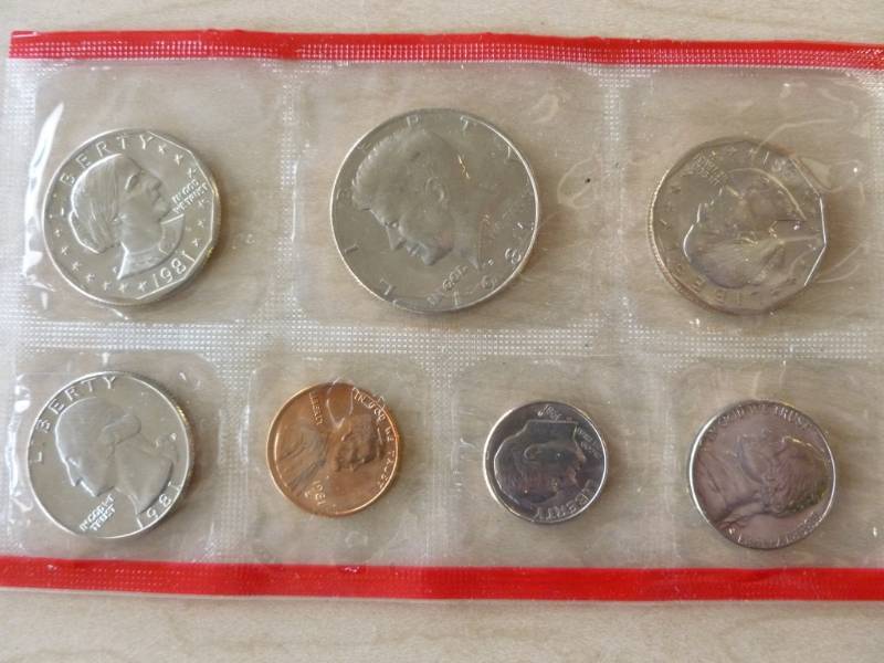 lot 157 image: Coin Set