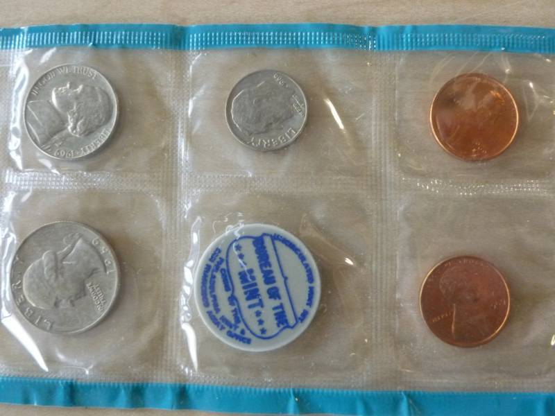 lot 165 image: Coin Set