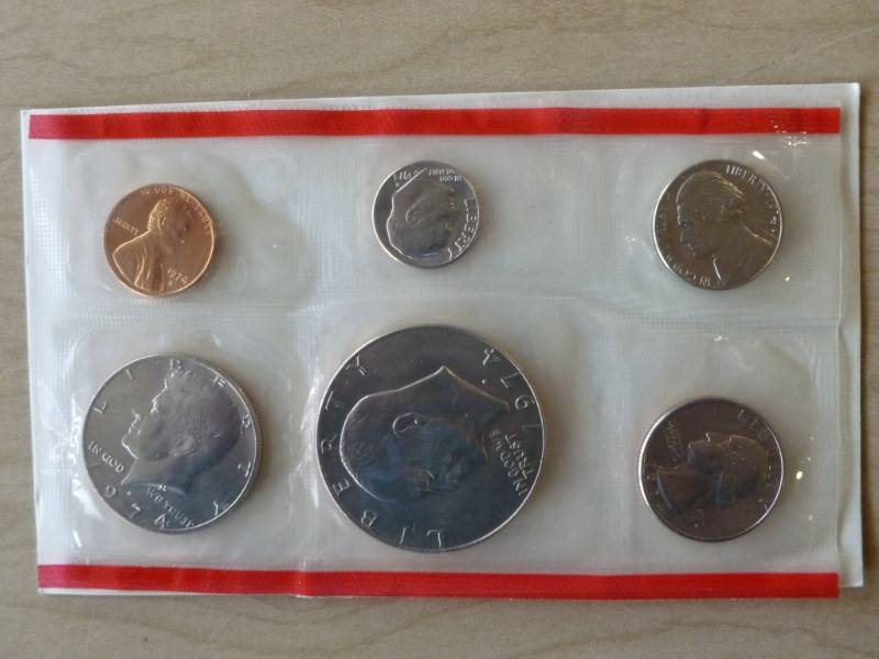 lot 168 image: Coin Set