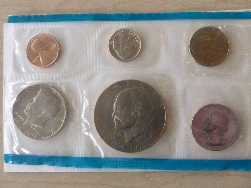 lot 169 image: Coin Set