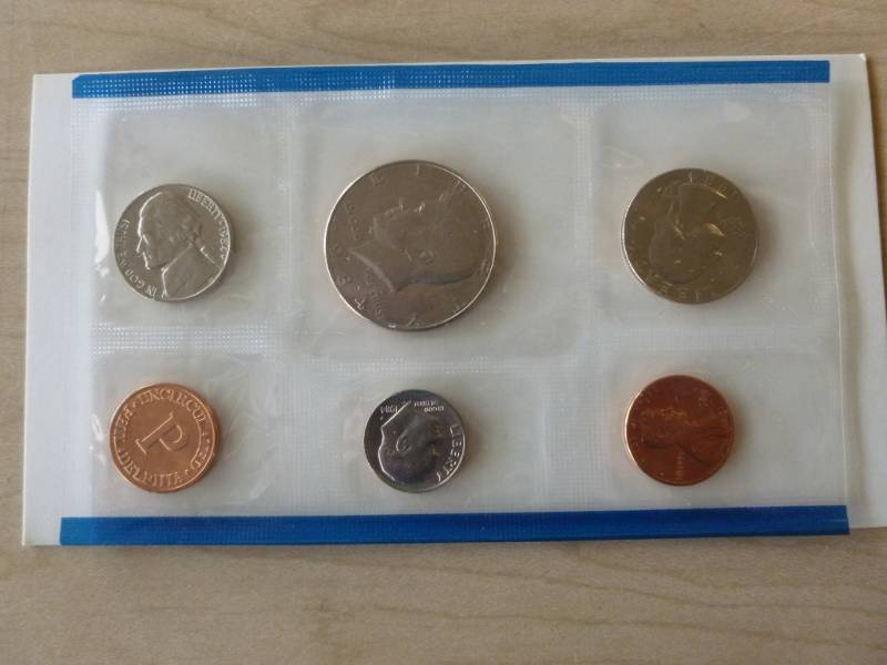 lot 171 image: Coin Set
