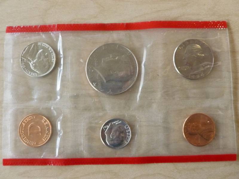 lot 172 image: Coin Set