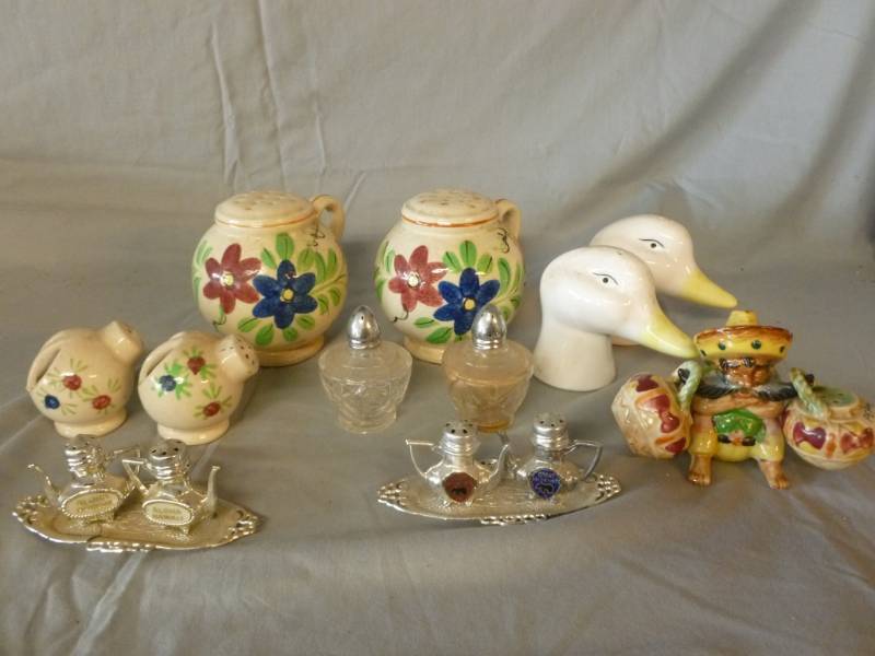 lot 176 image: Salt & Pepper Shaker Sets