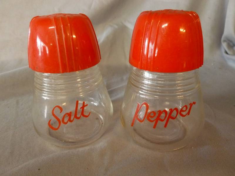 lot 177 image: Vintage Salt And Pepper Set