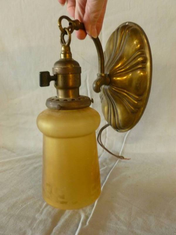 lot 185 image: Vintage Light