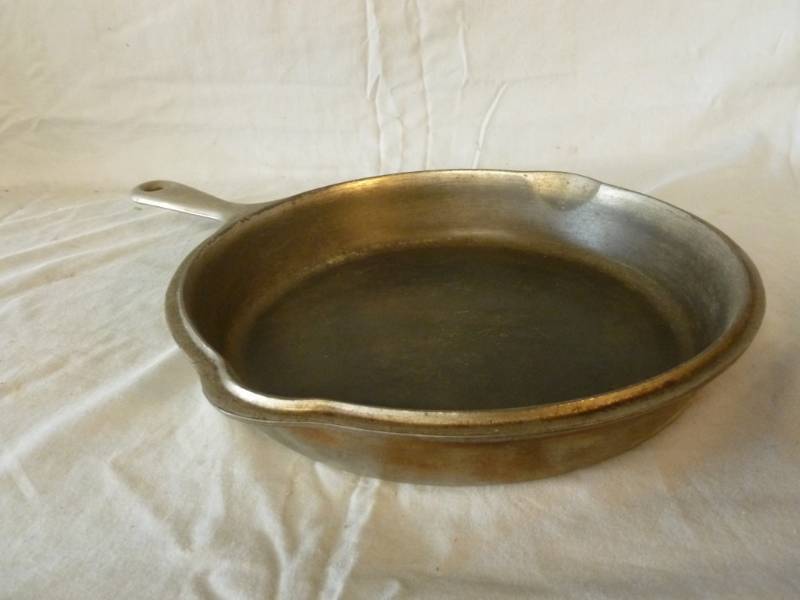 lot 205 image: Vintage Wagner Cast Iron Pan