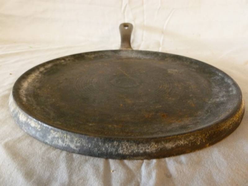 lot 206 image: Vintage Wagner Ware