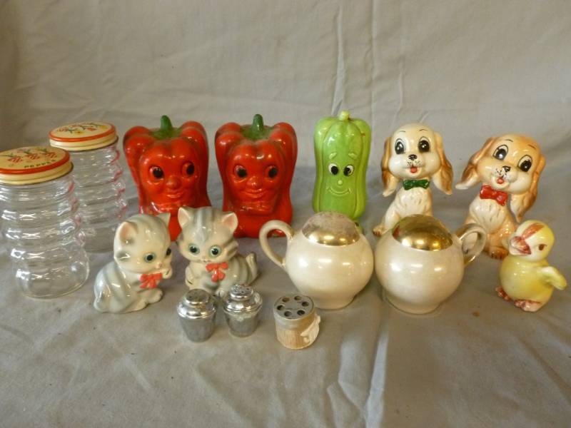 lot 212 image: Salt & Pepper Shaker Sets