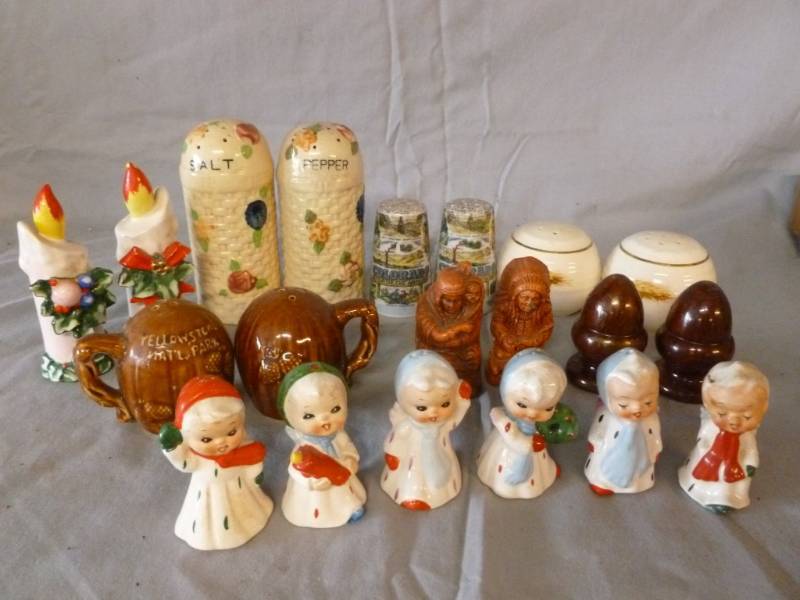 lot 213 image: Salt & Pepper Shaker Sets