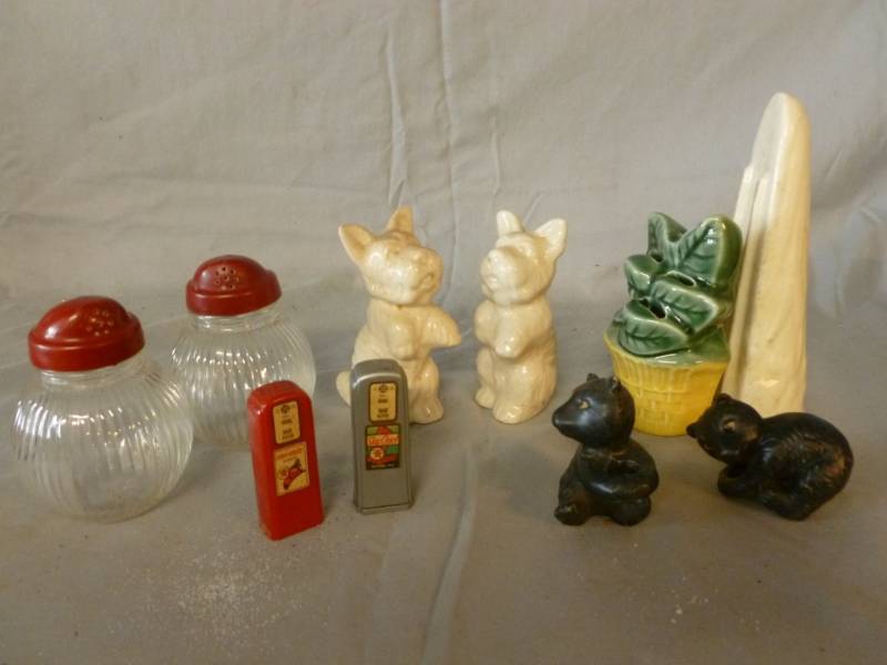 lot 216 image: Salt & Pepper Shaker Sets