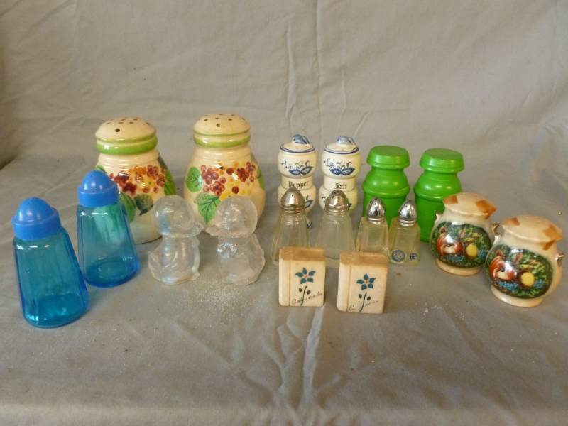 lot 217 image: Salt & Pepper Shaker Sets