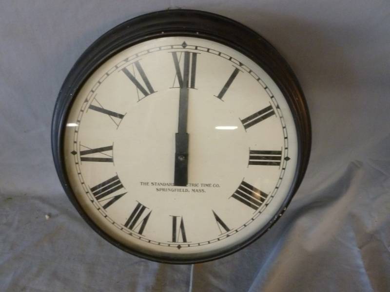 lot 234 image: Vintage Wall Clock