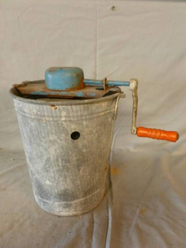 lot 258 image: Vintage Ice Cream Maker