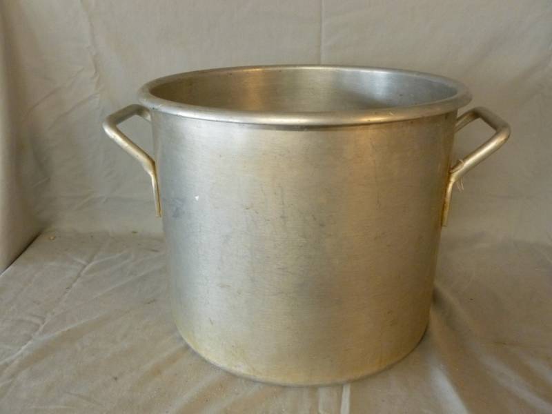 lot 269 image: Soup Kettle