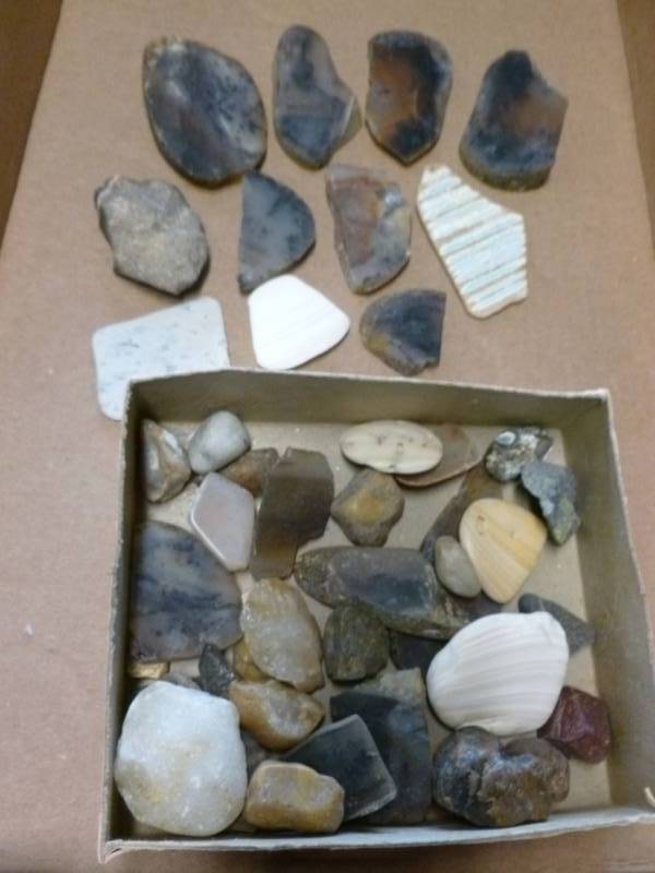 lot 274 image: Collector Rocks