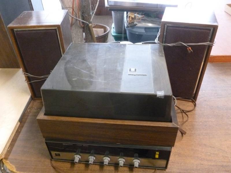 lot 275 image: Vintage Stereo System