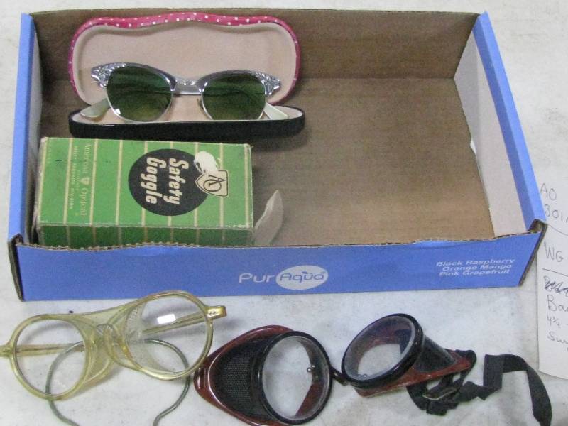 lot 16 image: Safety GogglesSun Glasses