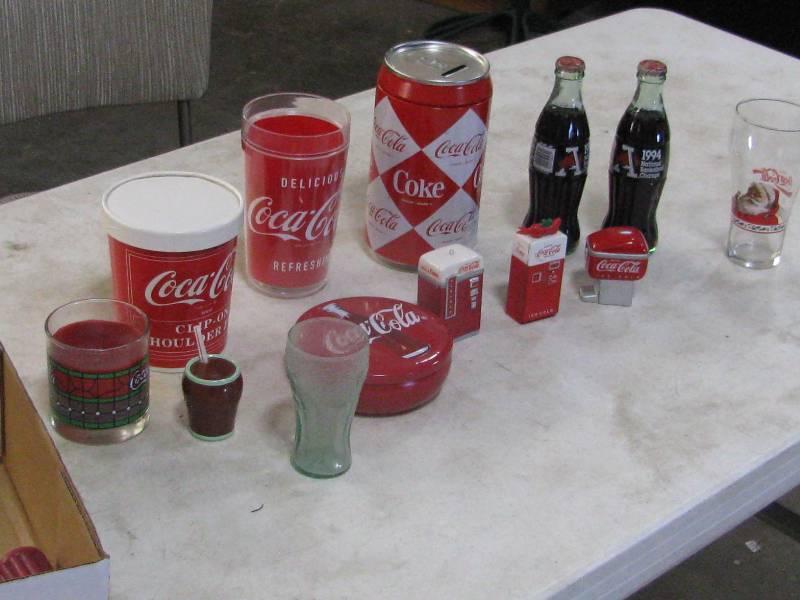 lot 21 image: Coca cola Collection