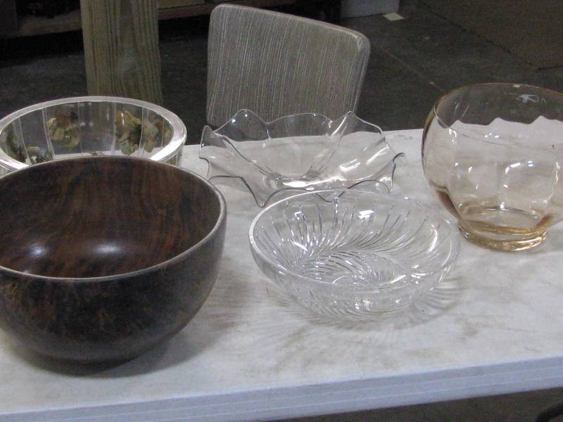 lot 38 image: Large bowls