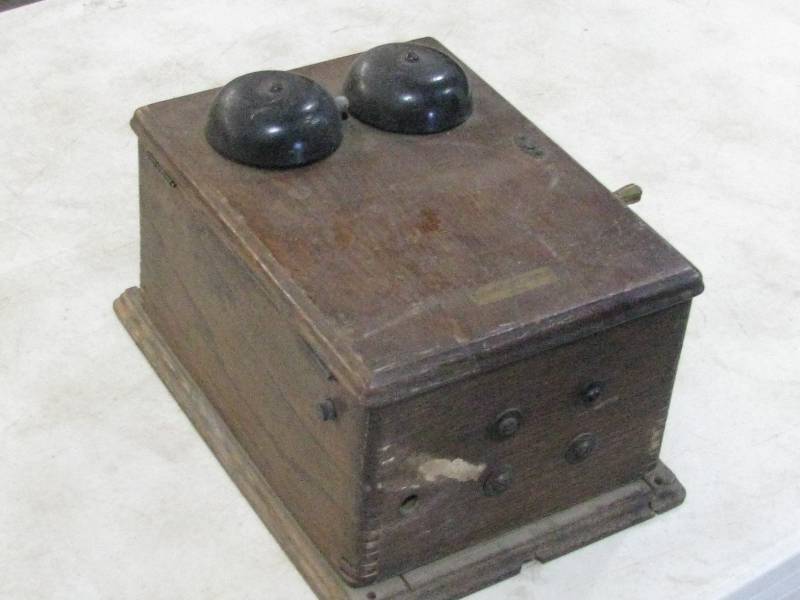 lot 72 image: Old Oak Phone Box