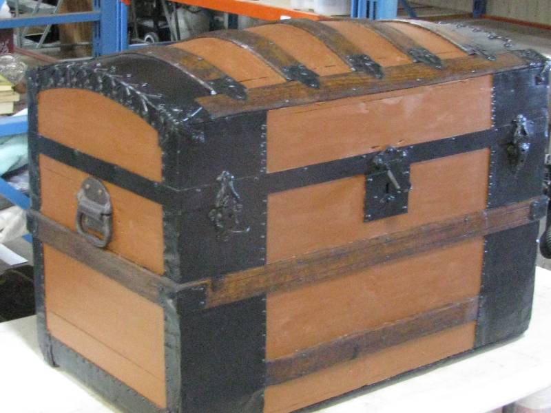 lot 2 image: Antique Hump Back Steamer Trunk