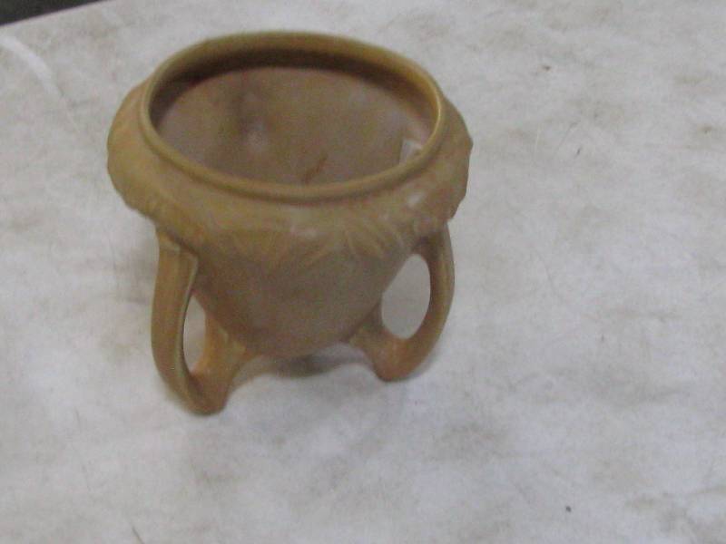 lot 12 image: Weller Crock Pottery Planter