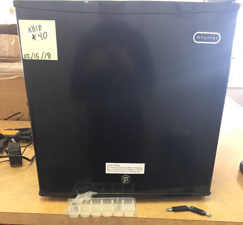 NEW, Whynter CUF-110B Energy Star 1.1 Cubic Feet Upright Freezer with Lock, Black