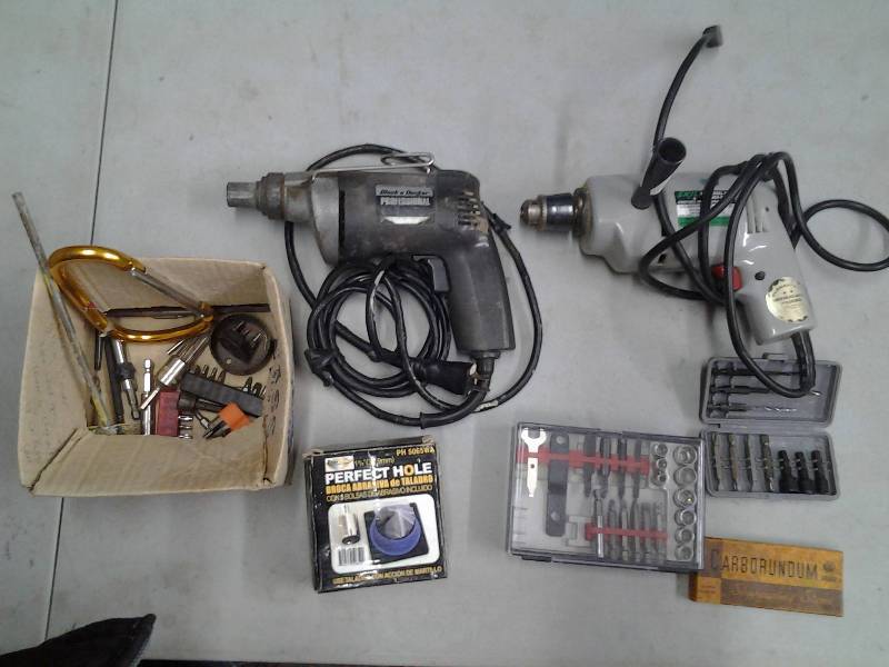 lot 20 image: Black & Decker Screw Gun, Skil 38 Drill, Assorted Bits