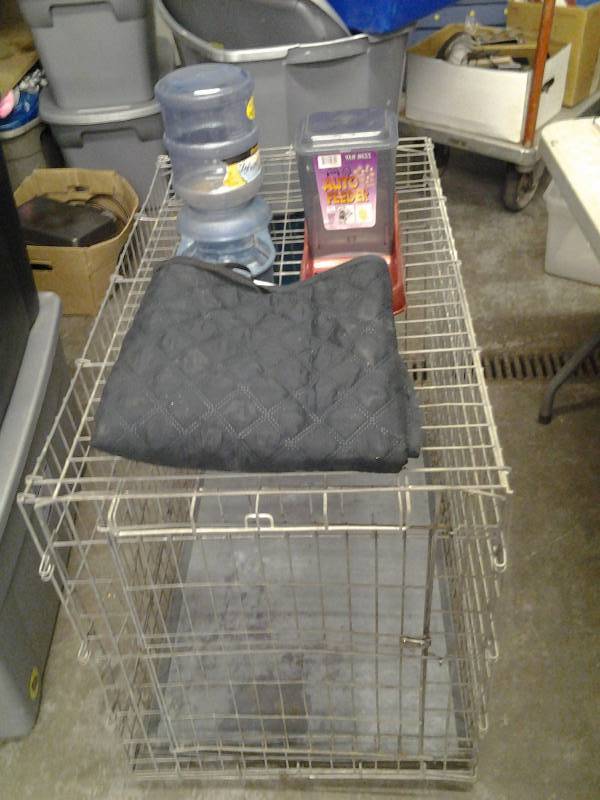 lot 23 image: Large Dog Crate, Car Seat Cover, Food & Water Dispensers