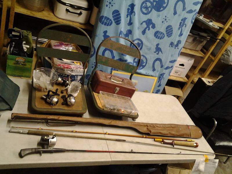 lot 25 image: Vintage Boat Seats, Heddon Pal Muskie Special With Case, Rods, Reels & Tackle