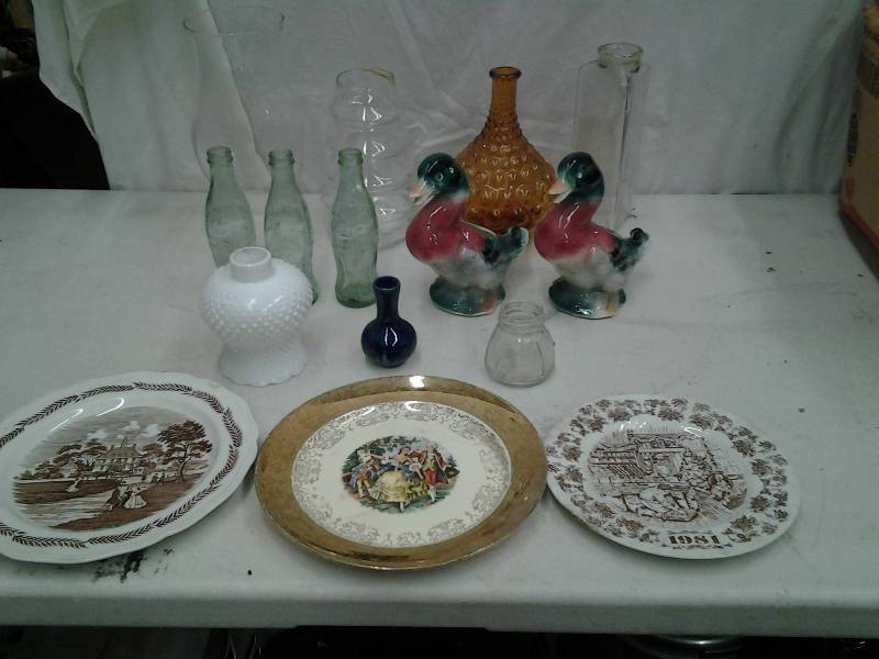 lot 41 image: Duck Planters, Glass Wear, Collectibles