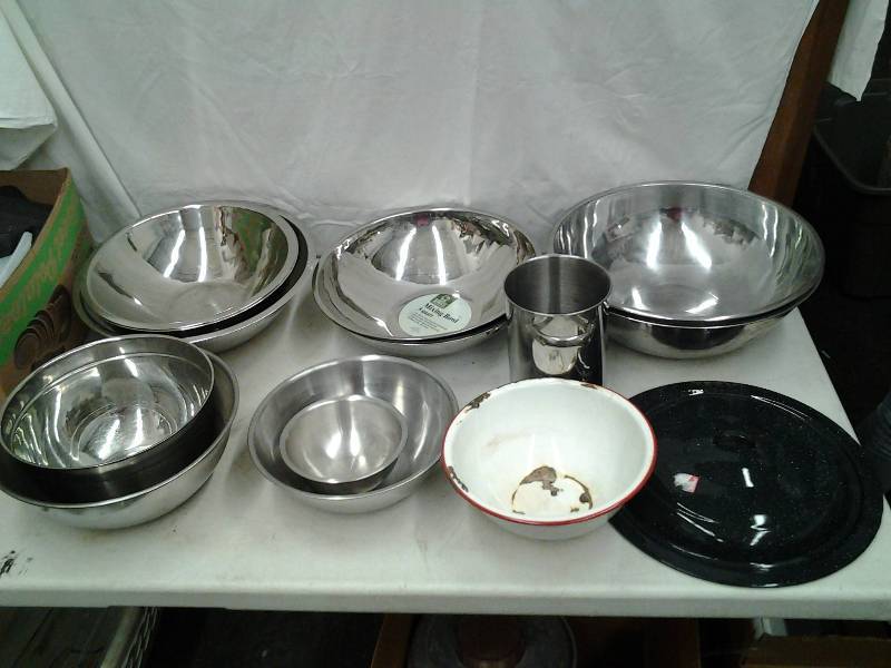 lot 43 image: Lot Of Stainless Steel Mixing Bowls