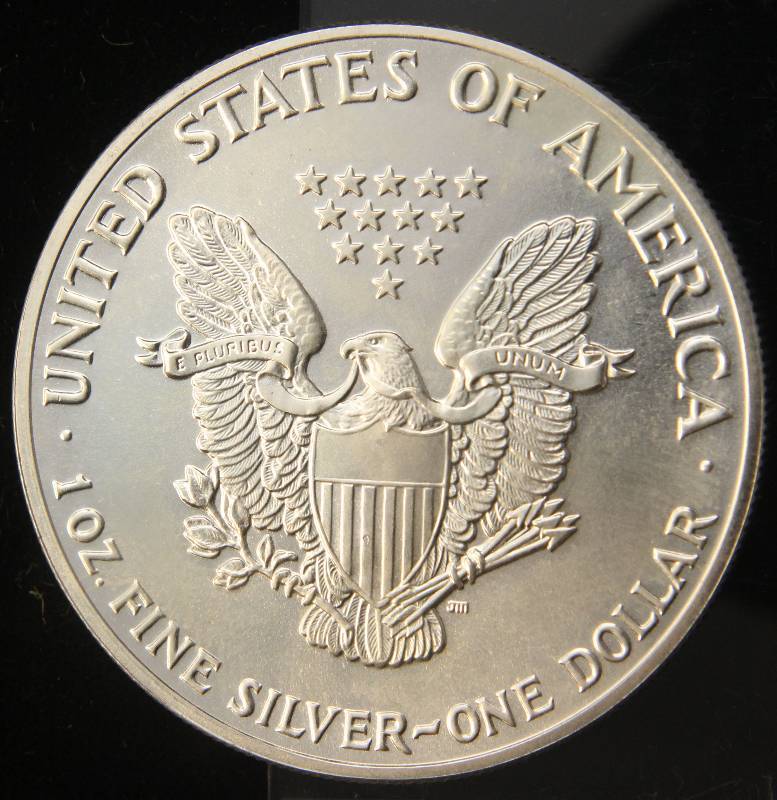 lot 87 image: 1989 AMERICAN SILVER EAGLE 1 TROY OZ. .999 FINE SILVER DOLLAR