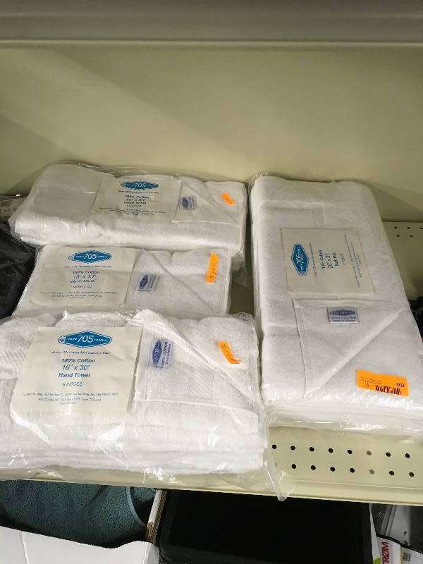 lot 302 image: WHITE TOWELS AND WASH CLOTHS