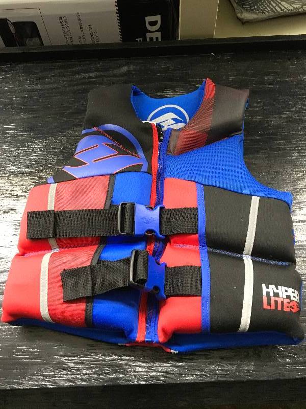 lot 315 image: HYPERLITE YOUTH BOYS LIFE VEST, MSRP $29.99