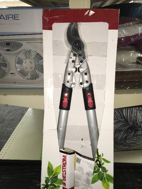 lot 320 image: TELESCOPING LOPPER SHEARS, MSRP $24.99